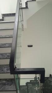 Cầu thang kiếng 71