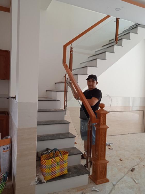 Cầu thang kính Biên Hòa 19