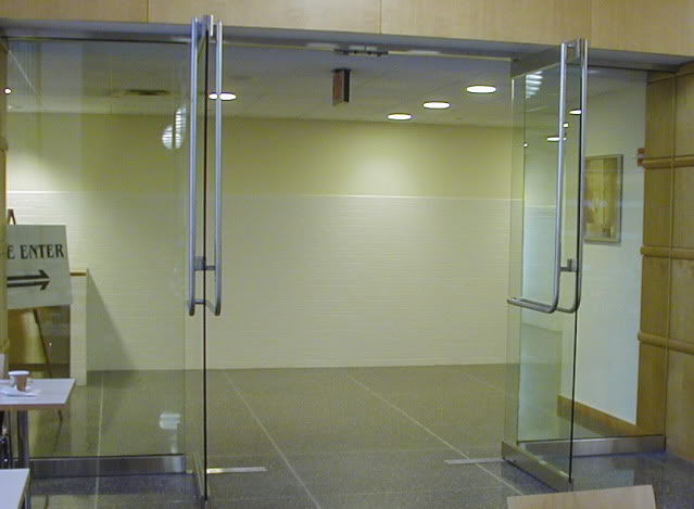 Cửa kính bàn lề sàn 09