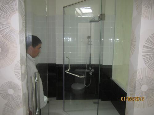 Phòng tắm kính